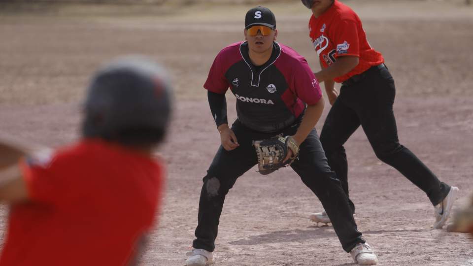 SOFTBOLISTA SONORENSE SUEÑA CON CIERRE DORADO EN OLIMPIADA NACIONAL 